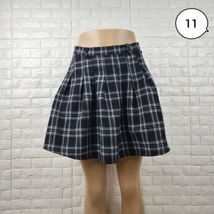 black and white small pleated skirt